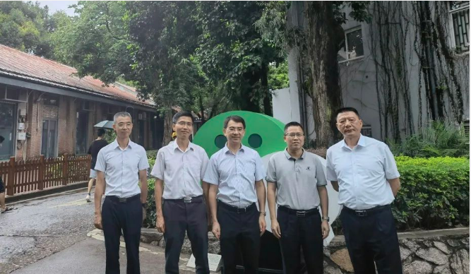 海珠區(qū)委常委、統(tǒng)戰(zhàn)部部長王福軍帶隊(duì)到新仕誠公司調(diào)研